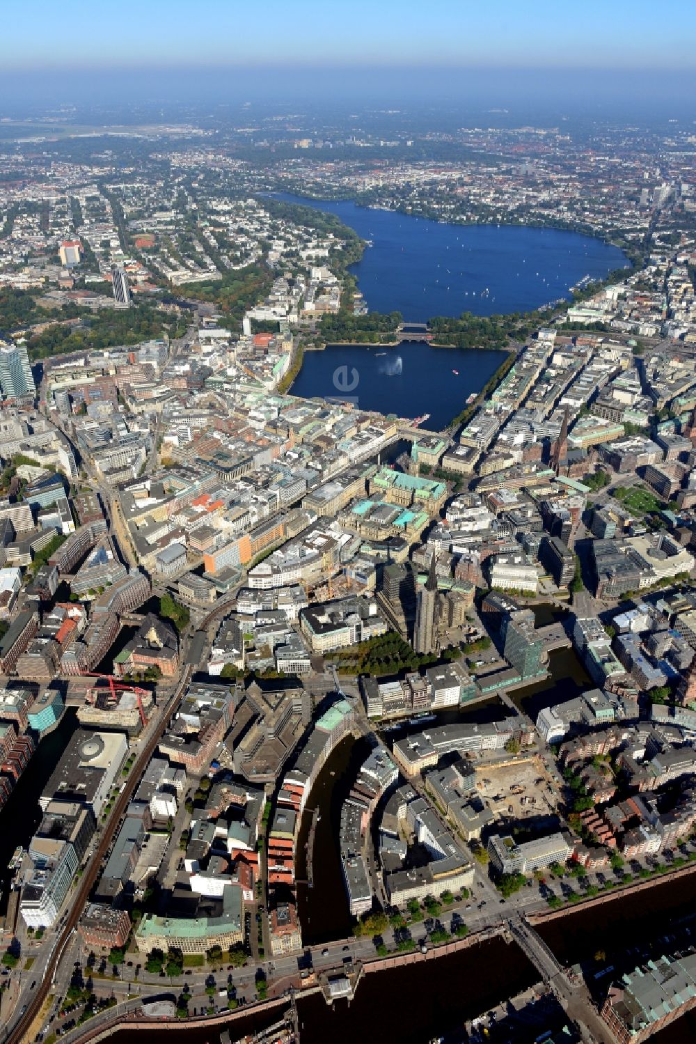 Hamburg aus der Vogelperspektive: Stadtzentrum im Innenstadtbereich in Hamburg