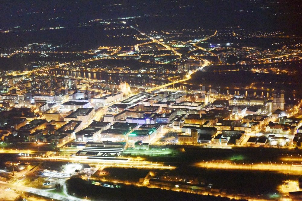 Magdeburg von oben - Stadtzentrum im Innenstadtbereich am Hauptbahnhof der Deutschen Bahn im Ortsteil Altstadt in Magdeburg im Bundesland Sachsen-Anhalt