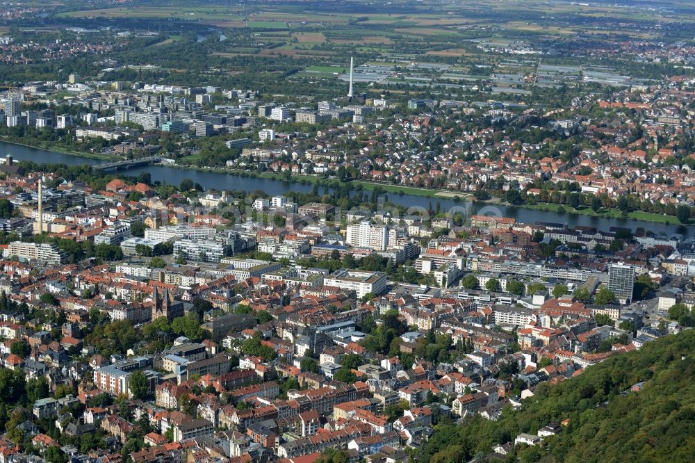 Heidelberg von oben - Stadtzentrum im Innenstadtbereich in Heidelberg im Bundesland Baden-Württemberg