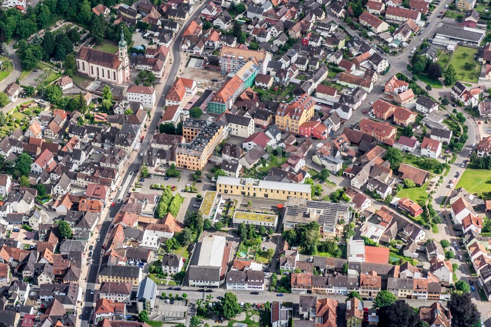 Luftaufnahme Herbolzheim - Stadtzentrum im Innenstadtbereich in Herbolzheim im Bundesland Baden-Württemberg, Deutschland