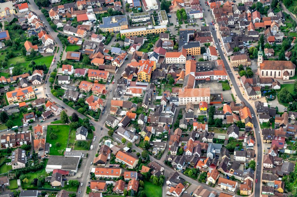 Herbolzheim aus der Vogelperspektive: Stadtzentrum im Innenstadtbereich in Herbolzheim im Bundesland Baden-Württemberg, Deutschland