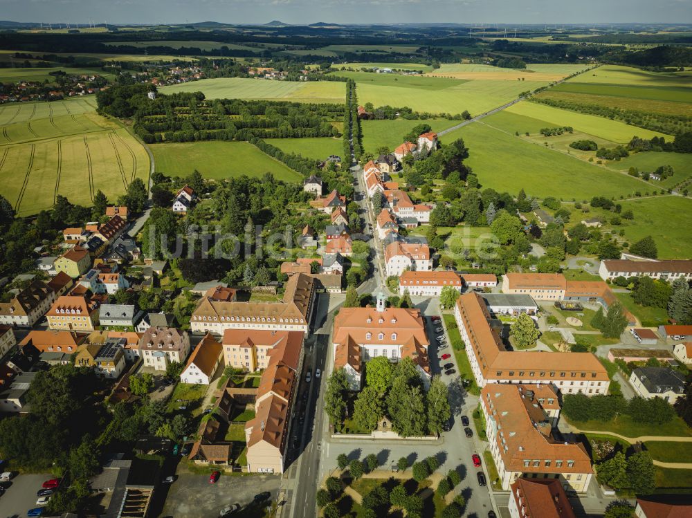 Herrnhut von oben - Stadtzentrum im Innenstadtbereich in Herrnhut im Bundesland Sachsen, Deutschland