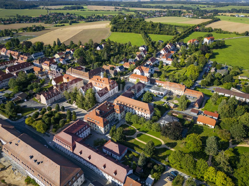 Herrnhut von oben - Stadtzentrum im Innenstadtbereich in Herrnhut im Bundesland Sachsen, Deutschland