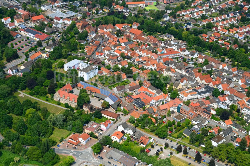 Hessisch Oldendorf aus der Vogelperspektive: Stadtzentrum im Innenstadtbereich in Hessisch Oldendorf im Bundesland Niedersachsen, Deutschland