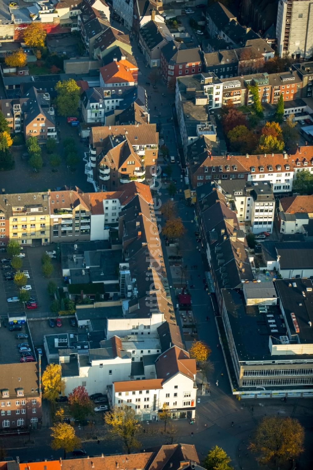 Gladbeck von oben - Stadtzentrum im Innenstadtbereich Hochstraße in Gladbeck im Bundesland Nordrhein-Westfalen