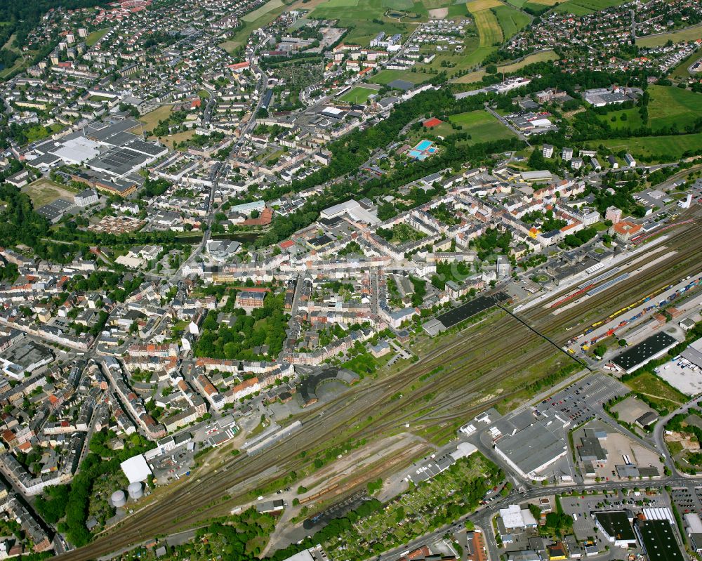 Hof von oben - Stadtzentrum im Innenstadtbereich in Hof im Bundesland Bayern, Deutschland