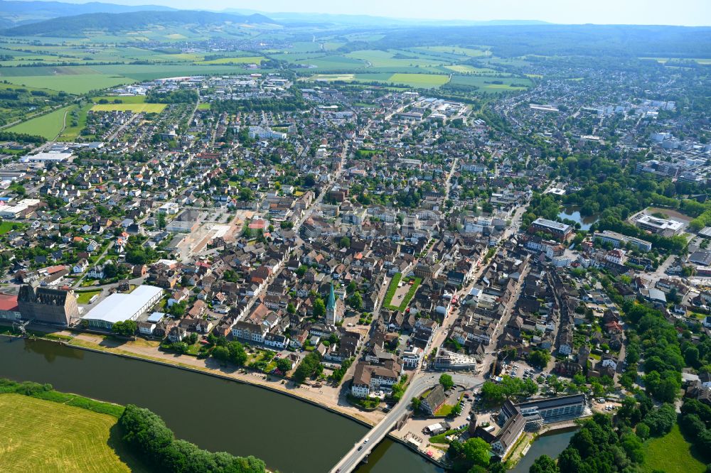 Holzminden aus der Vogelperspektive: Stadtzentrum im Innenstadtbereich in Holzminden im Bundesland Niedersachsen, Deutschland