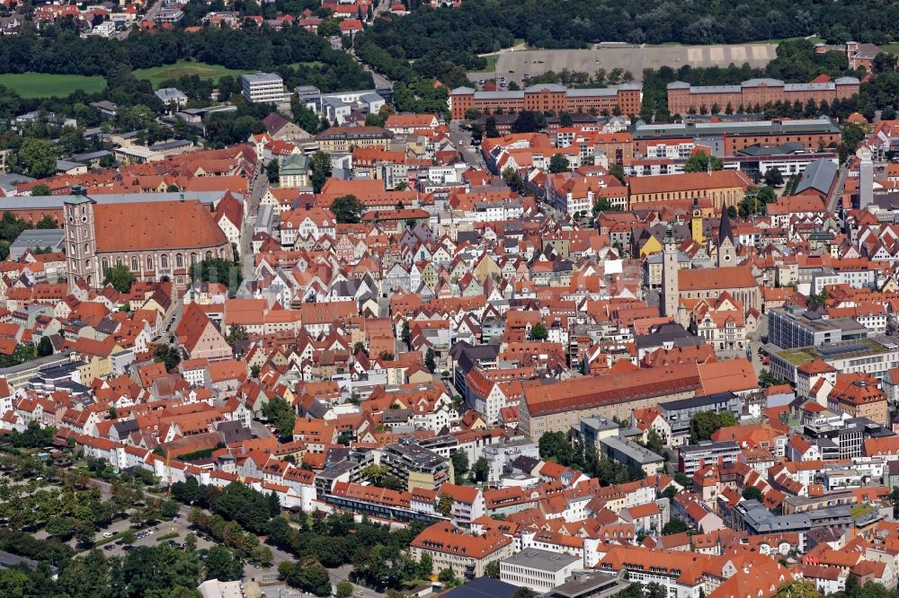 Ingolstadt aus der Vogelperspektive: Stadtzentrum im Innenstadtbereich in Ingolstadt im Bundesland Bayern