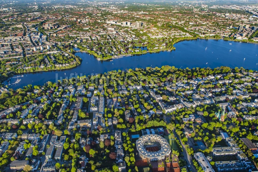 Hamburg aus der Vogelperspektive: Stadtzentrum im Innenstadtbereich mit Innen und Außenalster in Hamburg