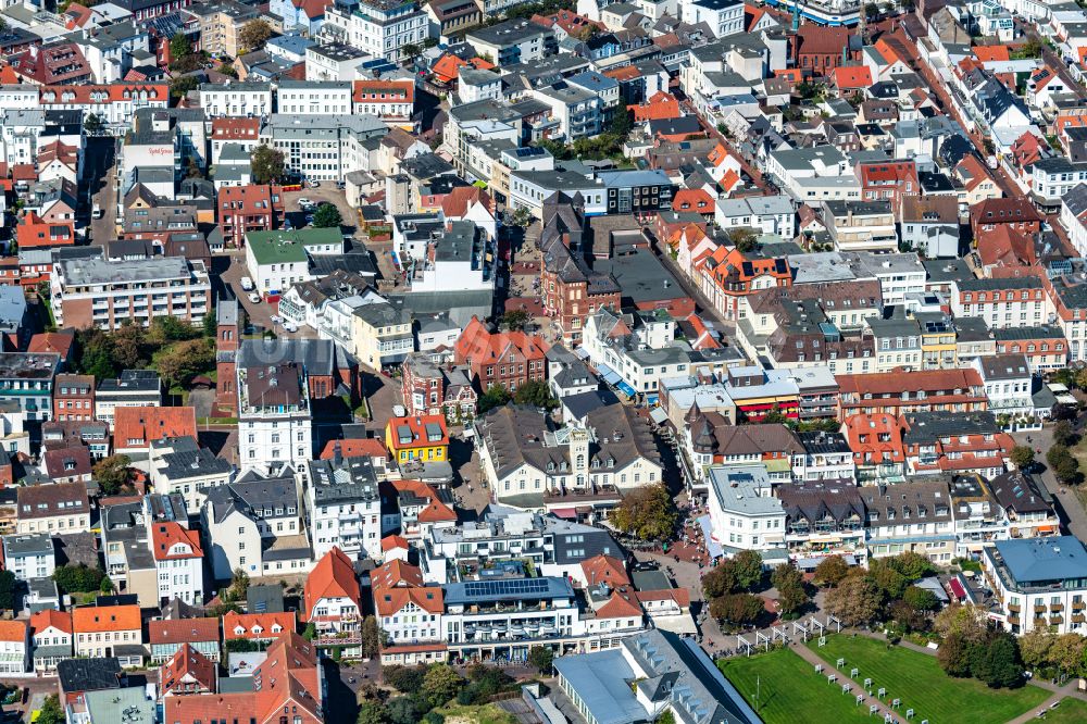 Norderney von oben - Stadtzentrum im Innenstadtbereich auf der Insel Norderney im Bundesland Niedersachsen, Deutschland