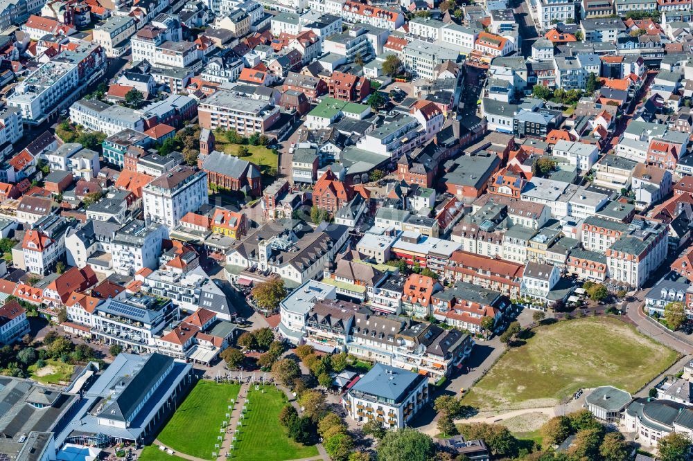 Norderney von oben - Stadtzentrum im Innenstadtbereich auf der Insel Norderney im Bundesland Niedersachsen, Deutschland