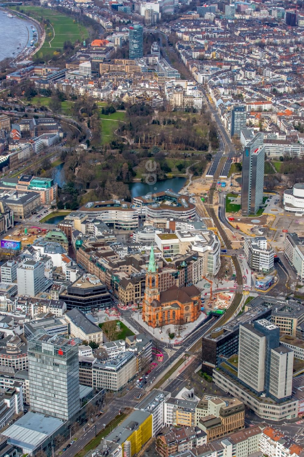 Düsseldorf von oben - Stadtzentrum im Innenstadtbereich an der Johanneskirche in Düsseldorf im Bundesland Nordrhein-Westfalen, Deutschland