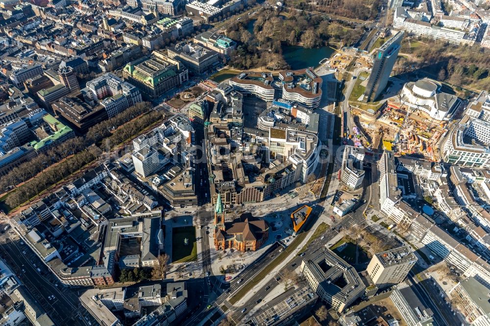 Luftaufnahme Düsseldorf - Stadtzentrum im Innenstadtbereich an der Johanneskirche in Düsseldorf im Bundesland Nordrhein-Westfalen, Deutschland