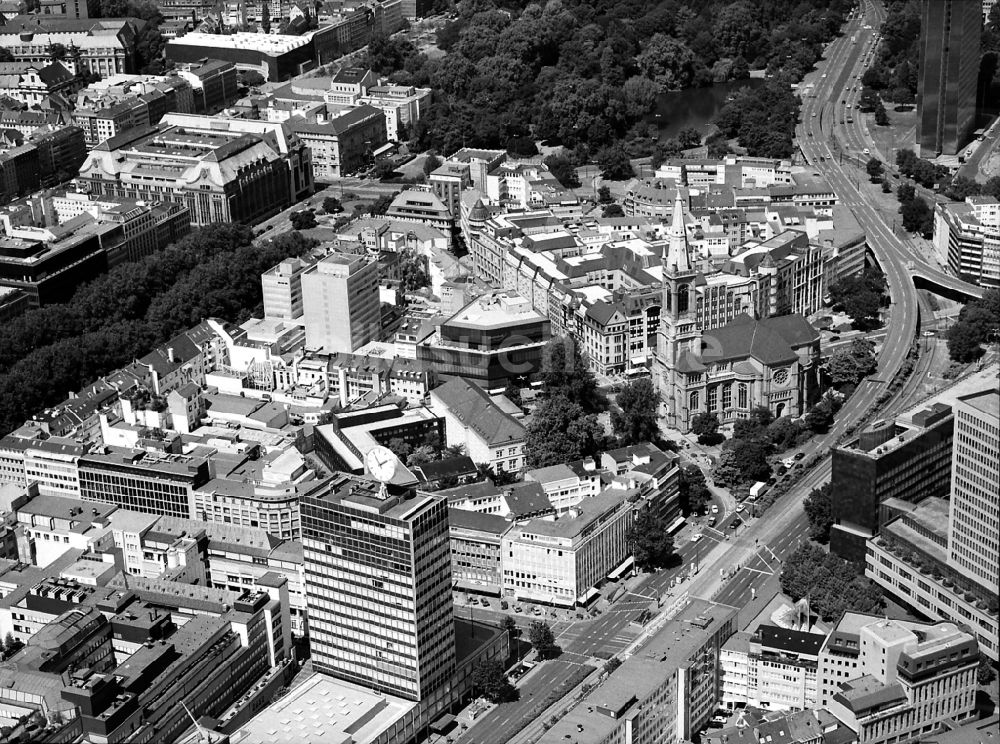 Luftaufnahme Düsseldorf - Stadtzentrum im Innenstadtbereich mit Johanneskirche am Martin-Luther-Platz in Düsseldorf im Bundesland Nordrhein-Westfalen, Deutschland