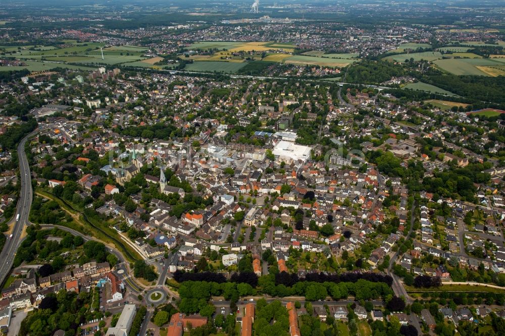 Kamen von oben - Stadtzentrum im Innenstadtbereich in Kamen im Bundesland Nordrhein-Westfalen