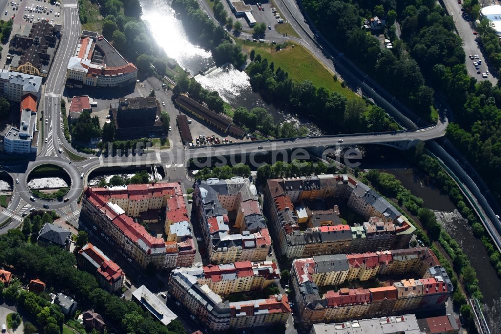 Karlovy Vary - Karlsbad aus der Vogelperspektive: Stadtzentrum im Innenstadtbereich in Karlovy Vary - Karlsbad in Cechy - Böhmen, Tschechien