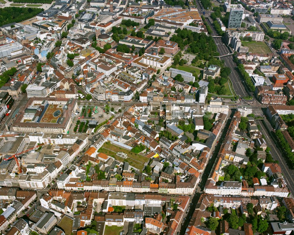 Karlsruhe aus der Vogelperspektive: Stadtzentrum im Innenstadtbereich in Karlsruhe im Bundesland Baden-Württemberg, Deutschland