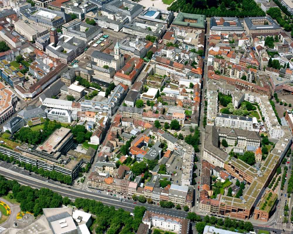 Luftaufnahme Karlsruhe - Stadtzentrum im Innenstadtbereich in Karlsruhe im Bundesland Baden-Württemberg, Deutschland