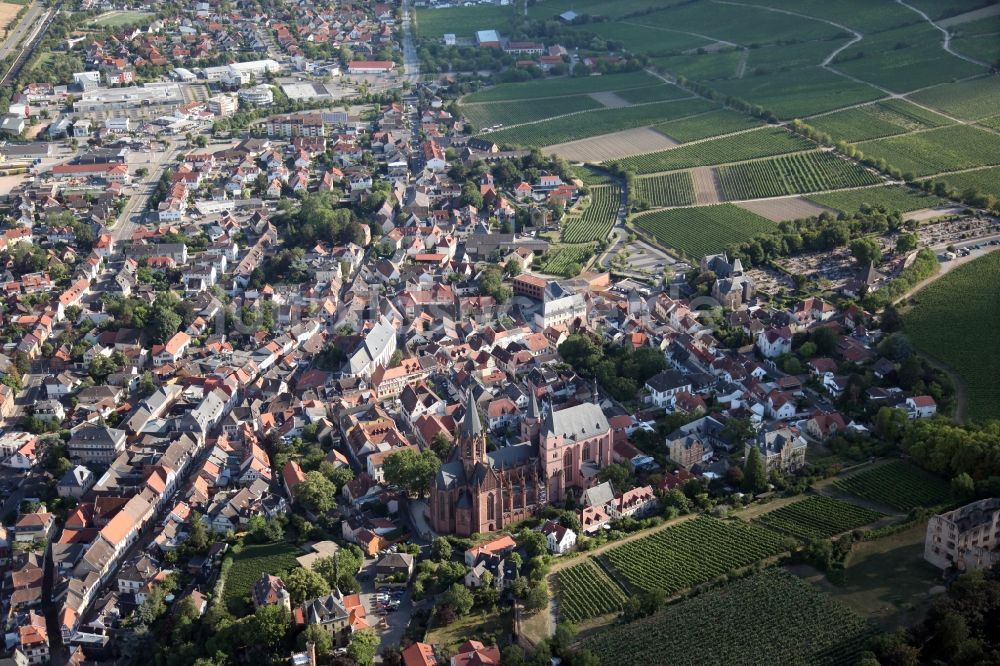 Luftaufnahme Oppenheim - Stadtzentrum im Innenstadtbereich mit der Katharinenkirche in Oppenheim im Bundesland Rheinland-Pfalz, Deutschland