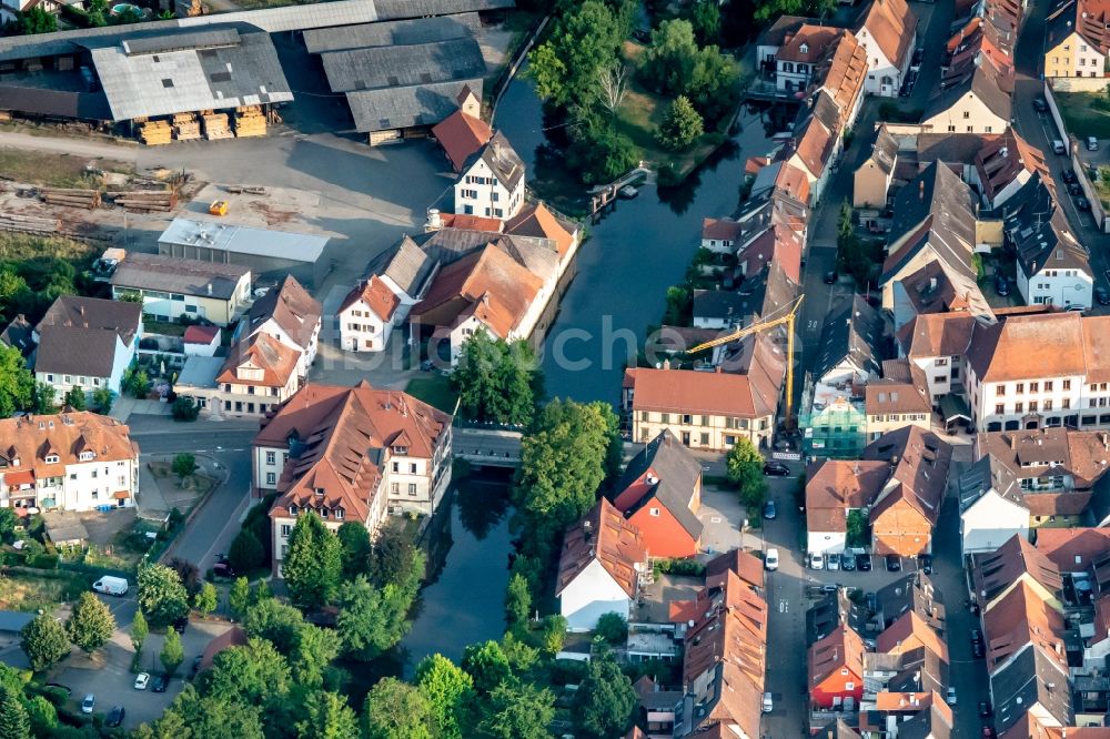 Luftaufnahme Kenzingen - Stadtzentrum im Innenstadtbereich in Kenzingen im Bundesland Baden-Württemberg, Deutschland