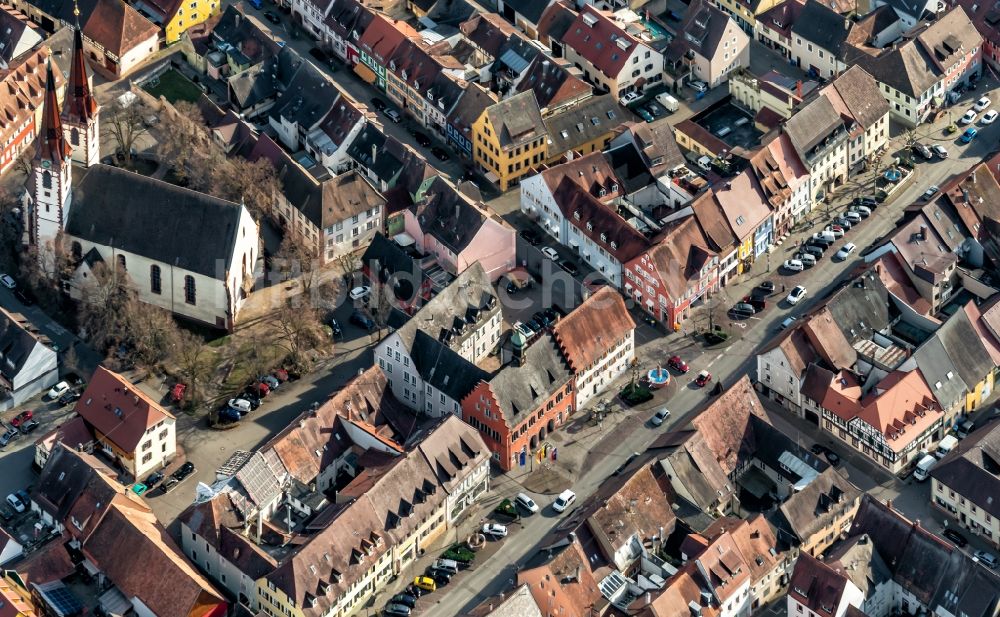 Kenzingen aus der Vogelperspektive: Stadtzentrum im Innenstadtbereich in Kenzingen im Bundesland Baden-Württemberg, Deutschland