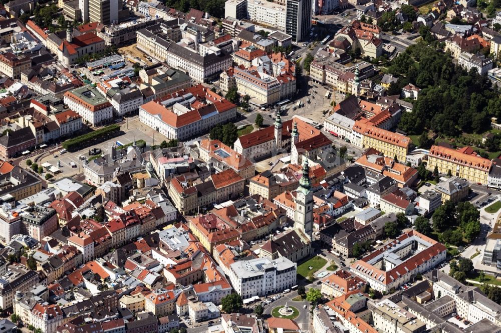 Klagenfurt von oben - Stadtzentrum im Innenstadtbereich in Klagenfurt in Kärnten, Österreich