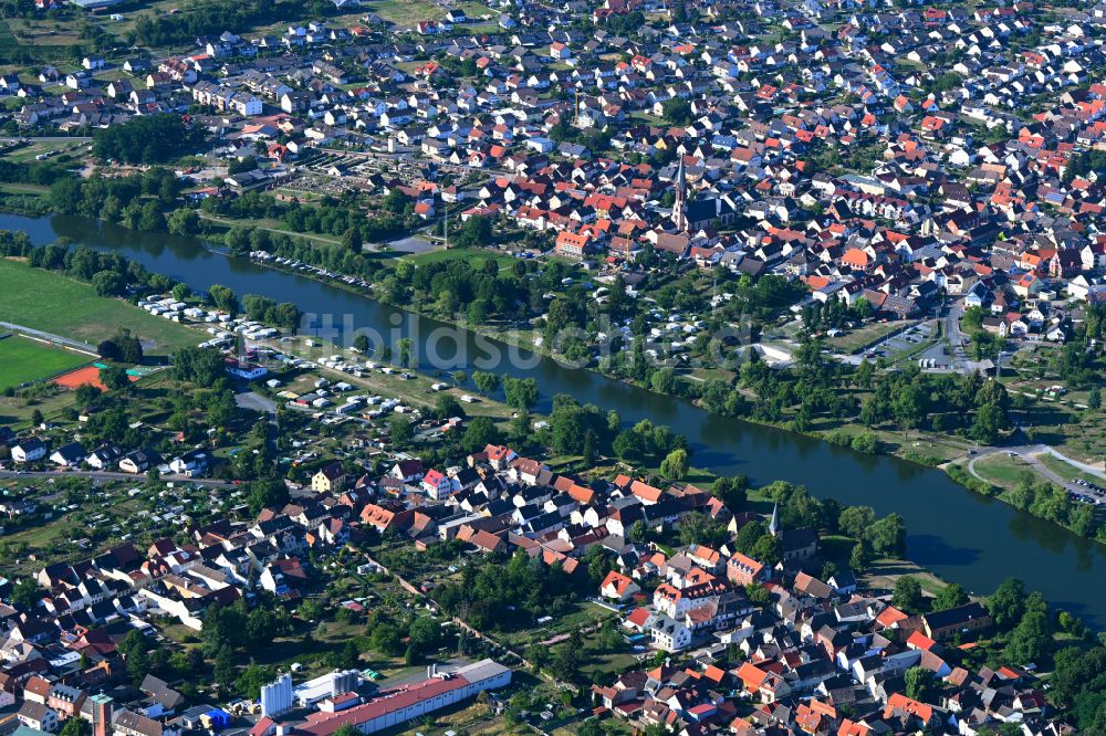 Kleinheubach aus der Vogelperspektive: Stadtzentrum im Innenstadtbereich in Kleinheubach im Bundesland Bayern, Deutschland