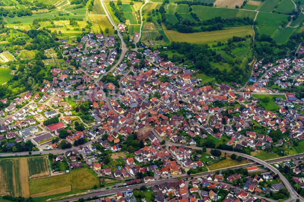 Köndringen von oben - Stadtzentrum im Innenstadtbereich in Köndringen im Bundesland Baden-Württemberg, Deutschland