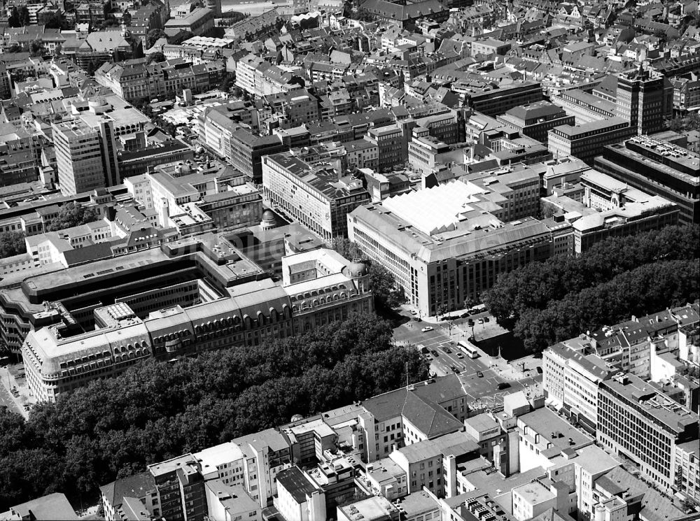 Düsseldorf von oben - Stadtzentrum im Innenstadtbereich an der Königsallee in Düsseldorf im Bundesland Nordrhein-Westfalen, Deutschland