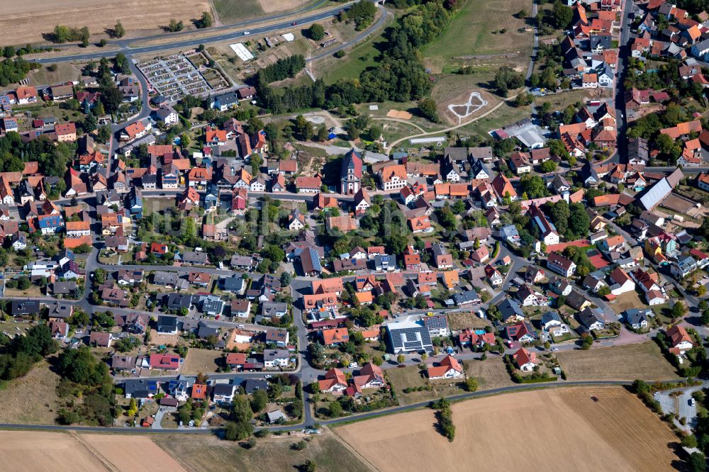 Kredenbach von oben - Stadtzentrum im Innenstadtbereich in Kredenbach im Bundesland Bayern, Deutschland