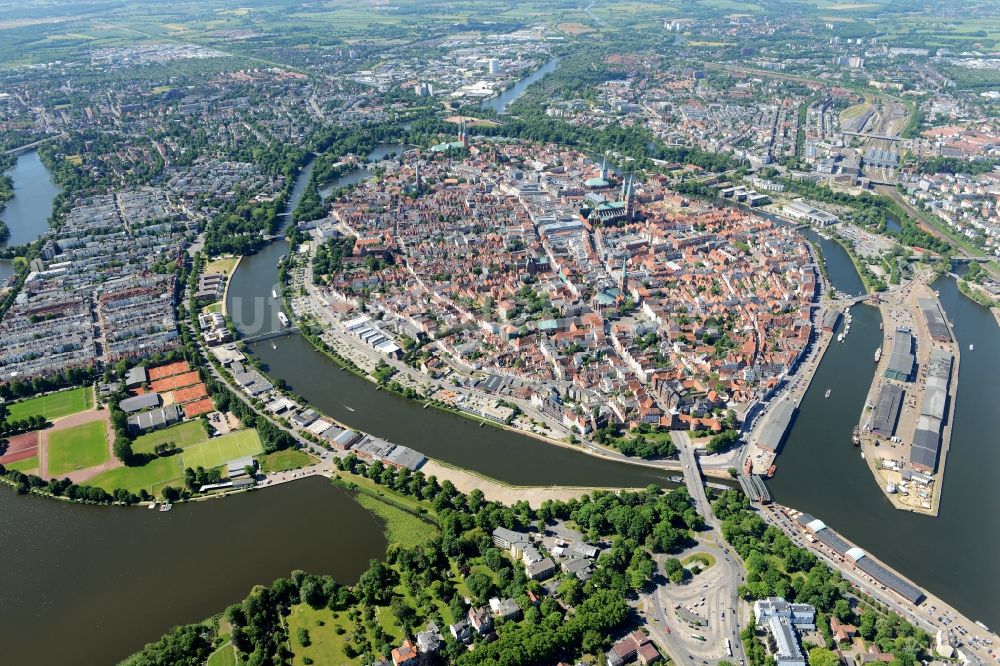 Luftbild Lübeck - Stadtzentrum im Innenstadtbereich in Lübeck im Bundesland Schleswig-Holstein