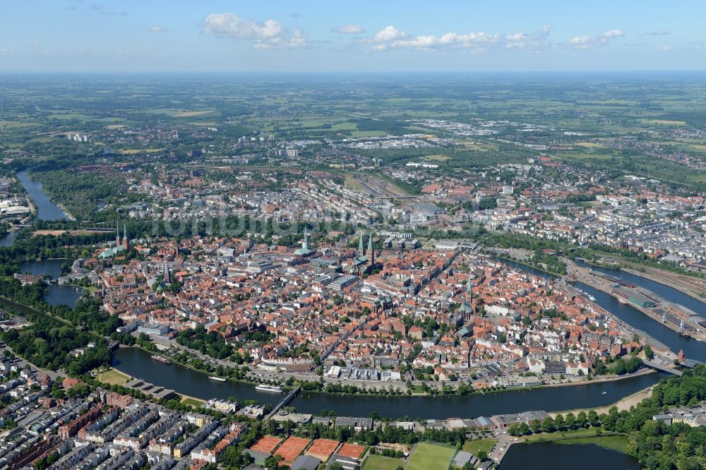 Lübeck von oben - Stadtzentrum im Innenstadtbereich in Lübeck im Bundesland Schleswig-Holstein