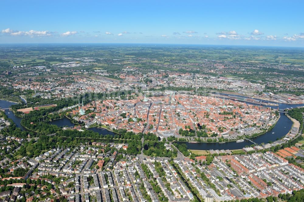 Lübeck von oben - Stadtzentrum im Innenstadtbereich in Lübeck im Bundesland Schleswig-Holstein