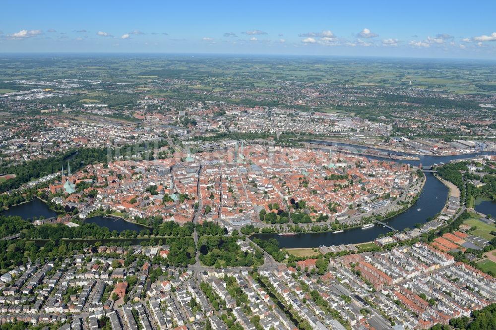 Lübeck aus der Vogelperspektive: Stadtzentrum im Innenstadtbereich in Lübeck im Bundesland Schleswig-Holstein