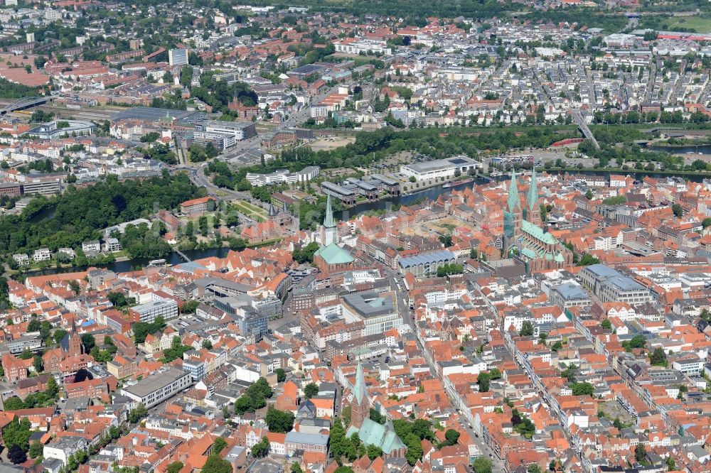 Luftaufnahme Lübeck - Stadtzentrum im Innenstadtbereich in Lübeck im Bundesland Schleswig-Holstein