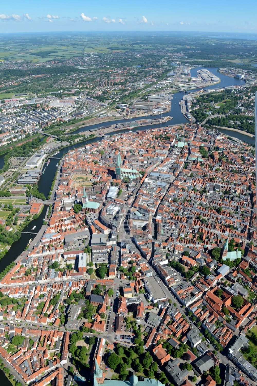 Luftaufnahme Lübeck - Stadtzentrum im Innenstadtbereich in Lübeck im Bundesland Schleswig-Holstein