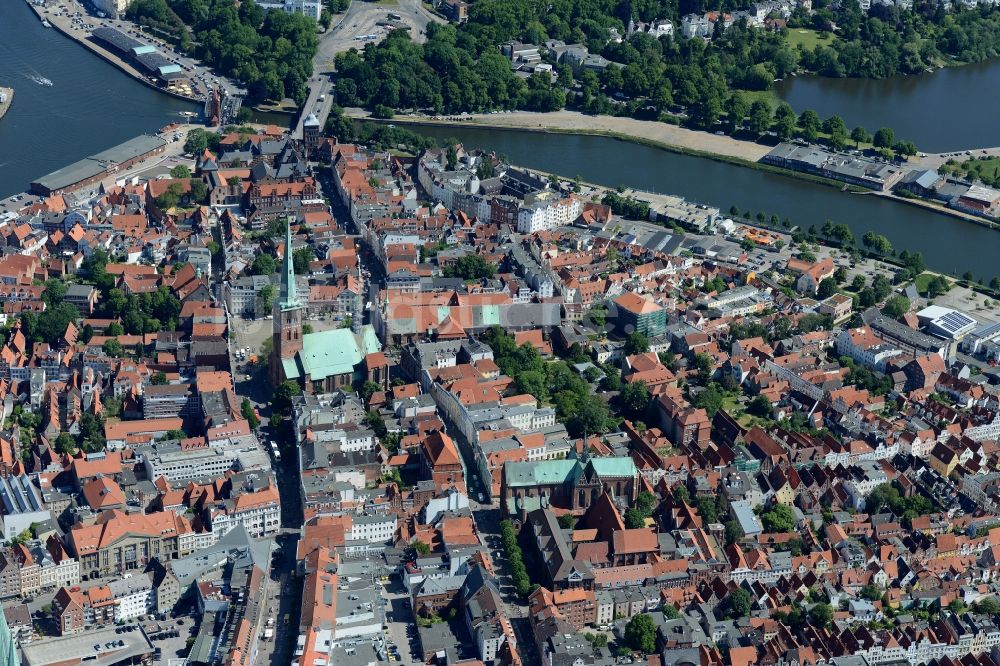 Luftaufnahme Lübeck - Stadtzentrum im Innenstadtbereich in Lübeck im Bundesland Schleswig-Holstein