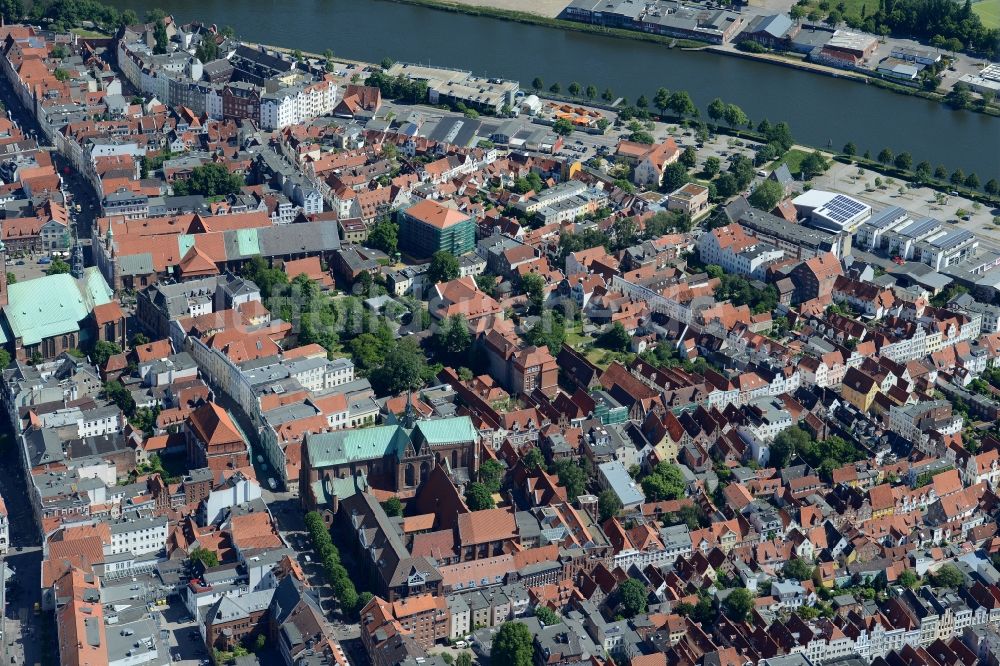 Lübeck von oben - Stadtzentrum im Innenstadtbereich in Lübeck im Bundesland Schleswig-Holstein