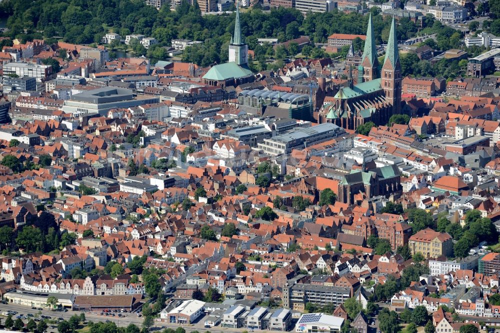 Lübeck von oben - Stadtzentrum im Innenstadtbereich in Lübeck im Bundesland Schleswig-Holstein