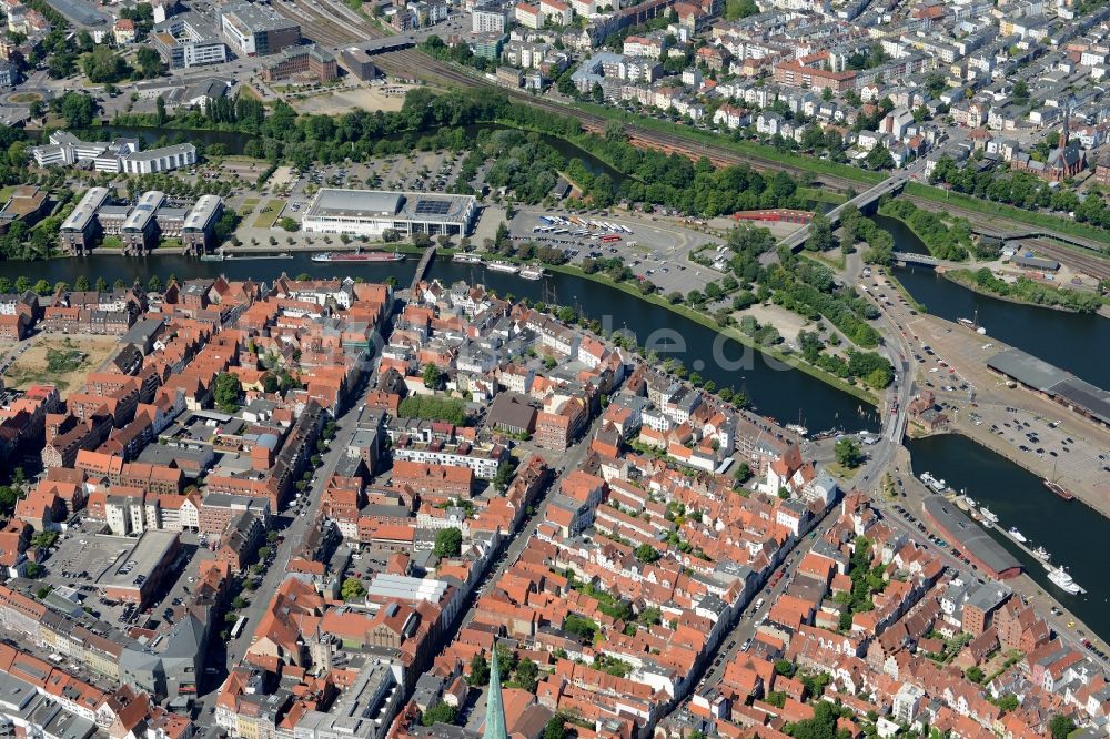 Lübeck von oben - Stadtzentrum im Innenstadtbereich in Lübeck im Bundesland Schleswig-Holstein