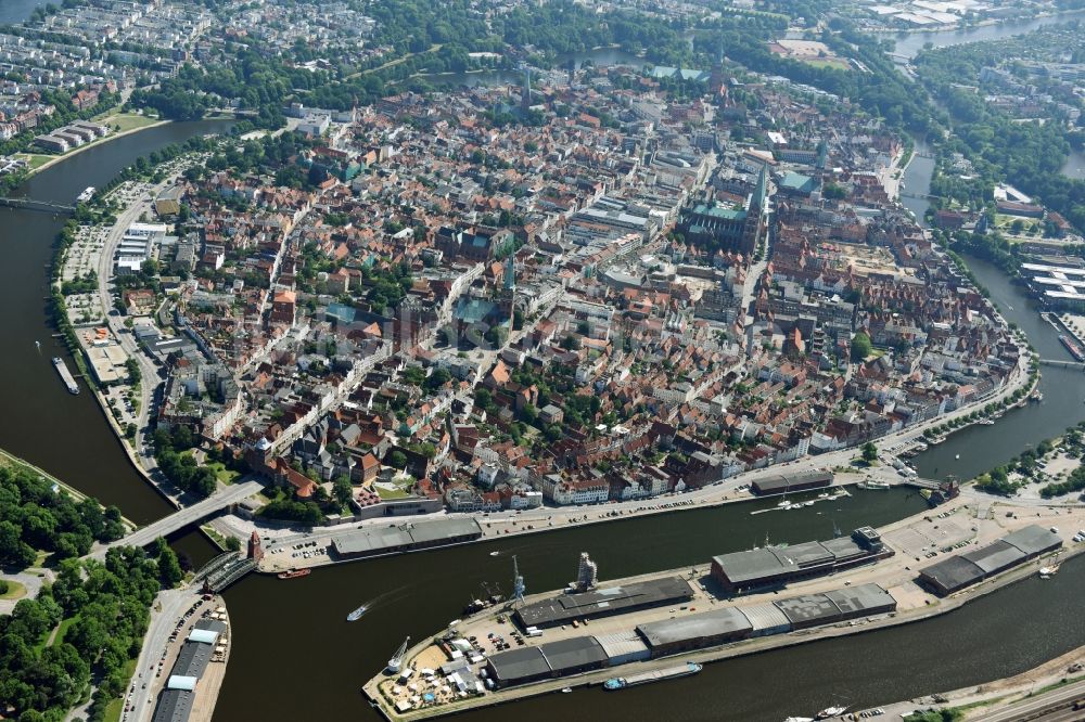 Luftbild Lübeck - Stadtzentrum im Innenstadtbereich in Lübeck im Bundesland Schleswig-Holstein