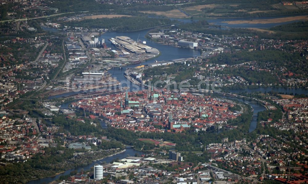 Lübeck aus der Vogelperspektive: Stadtzentrum im Innenstadtbereich in Lübeck im Bundesland Schleswig-Holstein, Deutschland