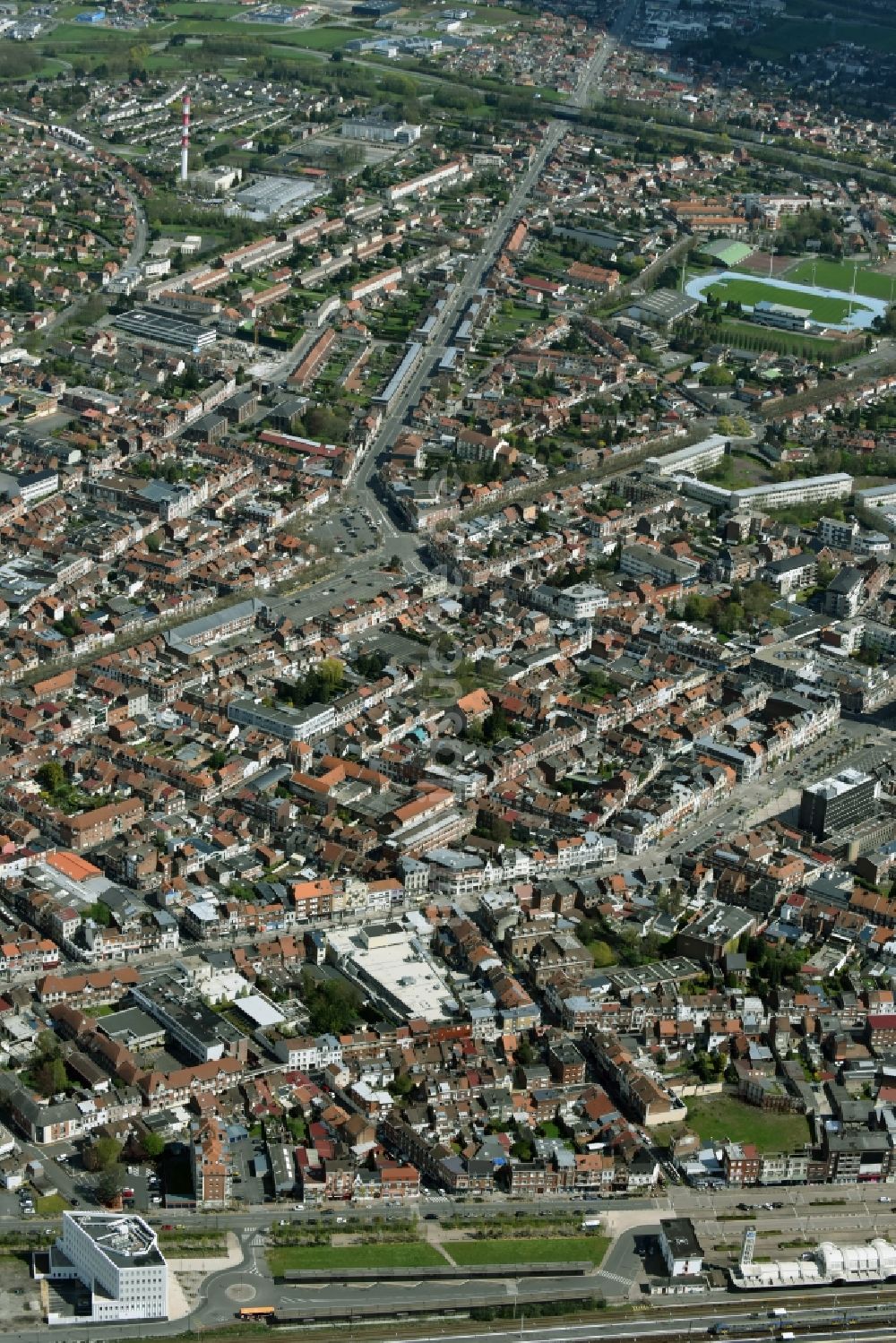 Lens aus der Vogelperspektive: Stadtzentrum im Innenstadtbereich in Lens in Nord-Pas-de-Calais Picardie, Frankreich