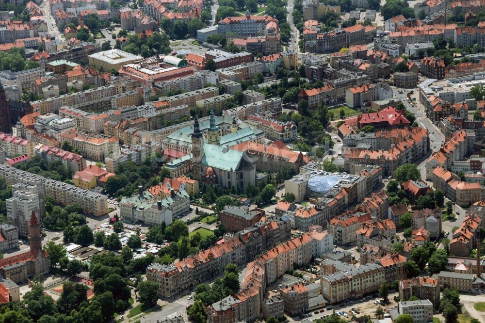 Luftaufnahme Liegnitz Legnica - Stadtzentrum im Innenstadtbereich in Liegnitz Legnica in Niederschlesien, Polen