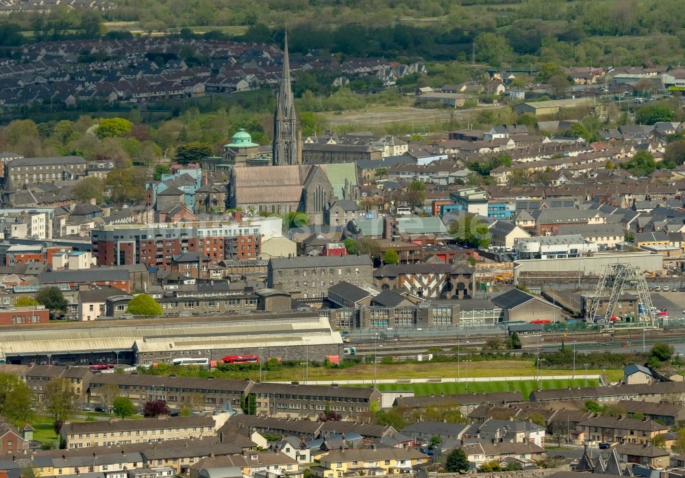Limerick aus der Vogelperspektive: Stadtzentrum im Innenstadtbereich in Limerick, Irland