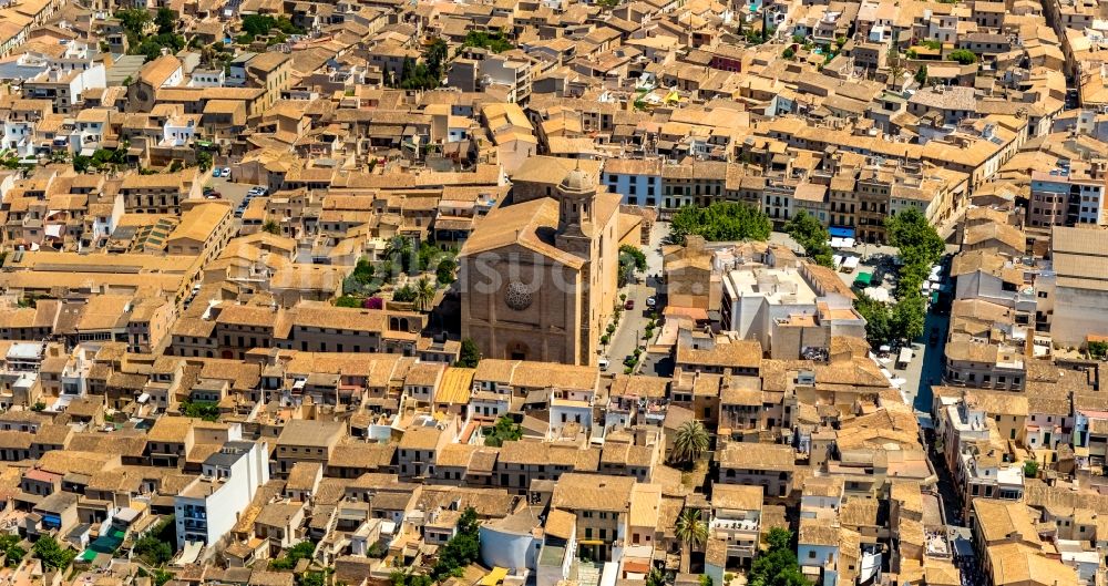 Luftaufnahme Llucmajor - Stadtzentrum im Innenstadtbereich in Llucmajor in Balearische Insel Mallorca, Spanien