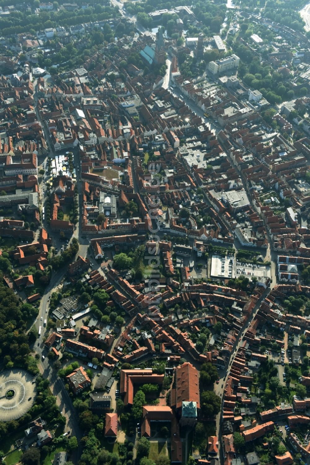 Luftaufnahme Lüneburg - Stadtzentrum im Innenstadtbereich in Lüneburg im Bundesland Niedersachsen