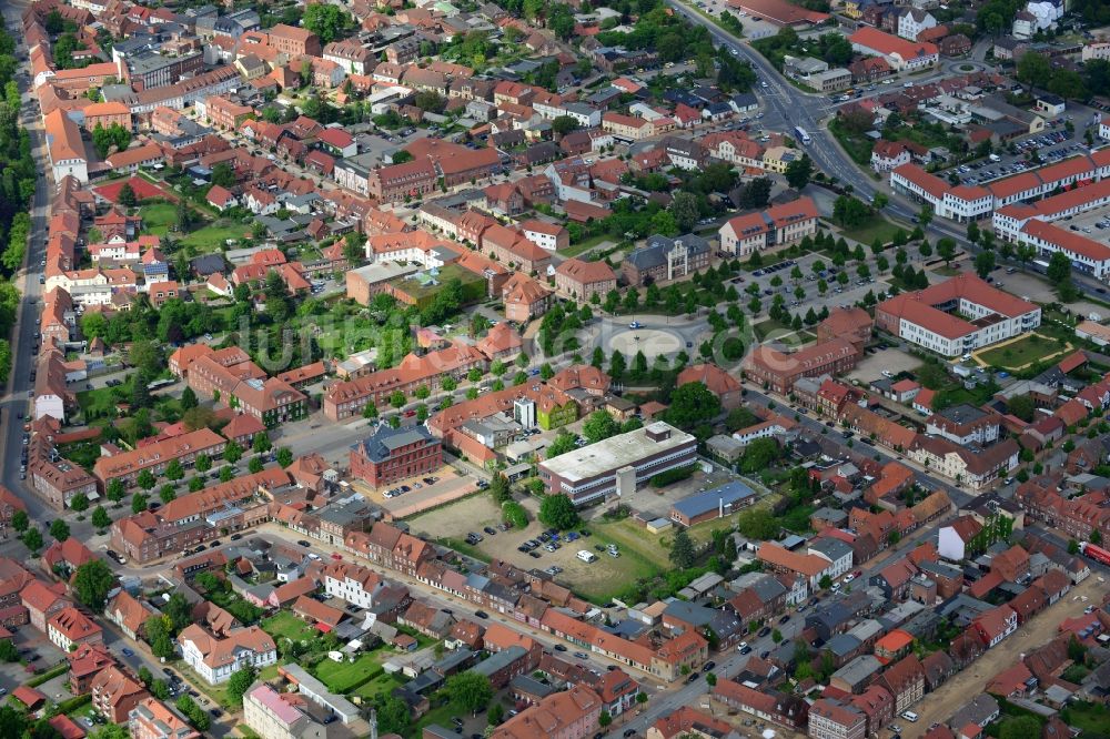 Ludwigslust von oben - Stadtzentrum im Innenstadtbereich in Ludwigslust im Bundesland Mecklenburg-Vorpommern