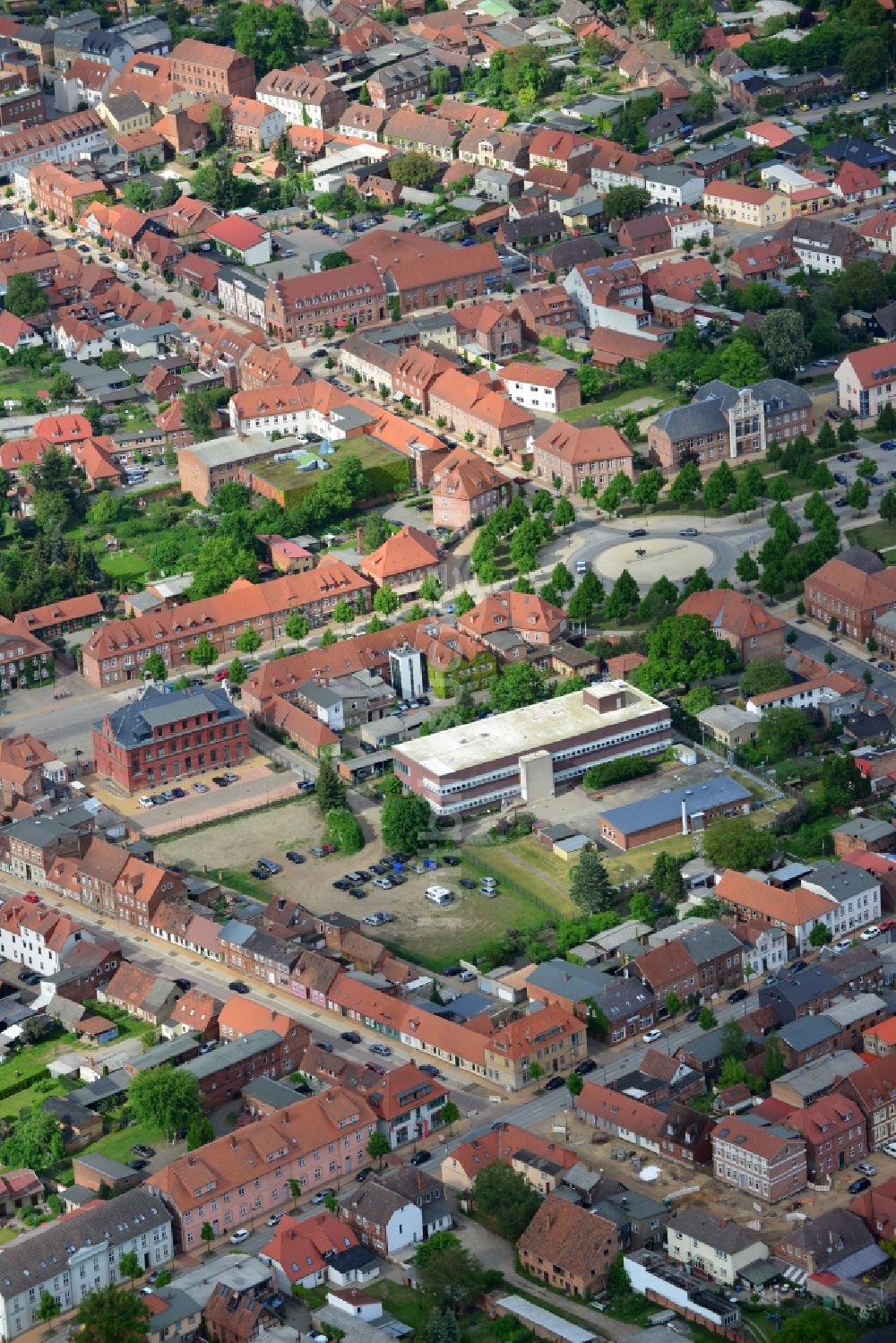 Ludwigslust aus der Vogelperspektive: Stadtzentrum im Innenstadtbereich in Ludwigslust im Bundesland Mecklenburg-Vorpommern