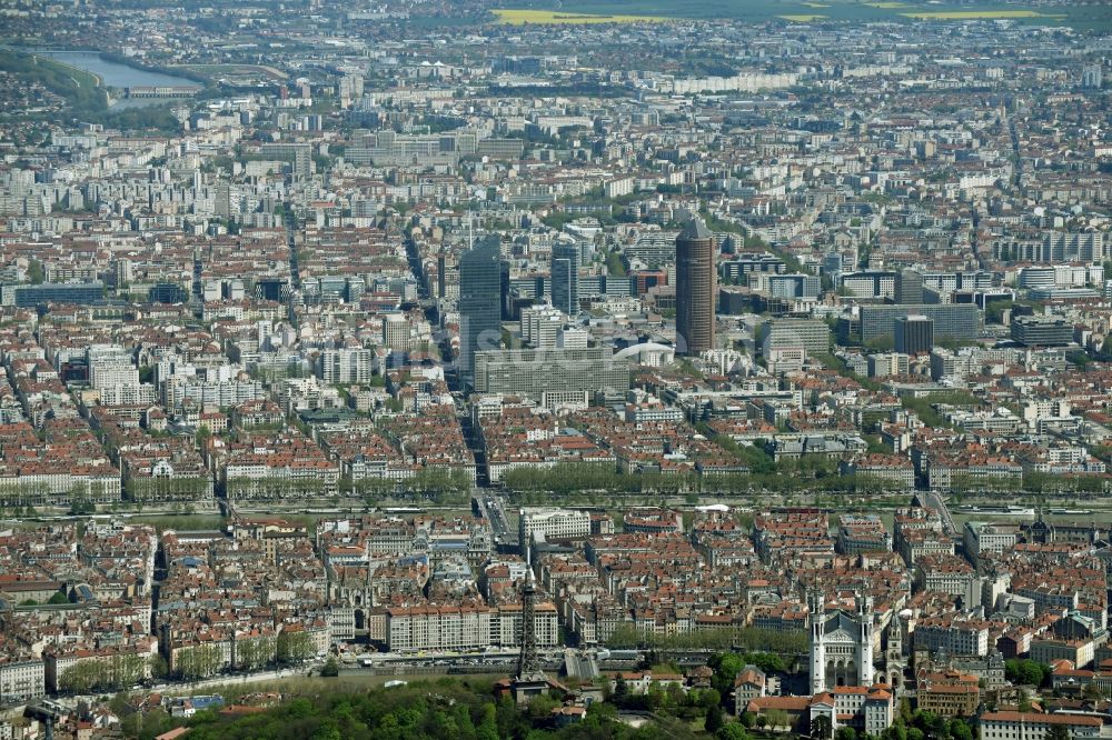 Luftaufnahme Lyon - Stadtzentrum im Innenstadtbereich in Lyon in Auvergne Rhone-Alpes, Frankreich